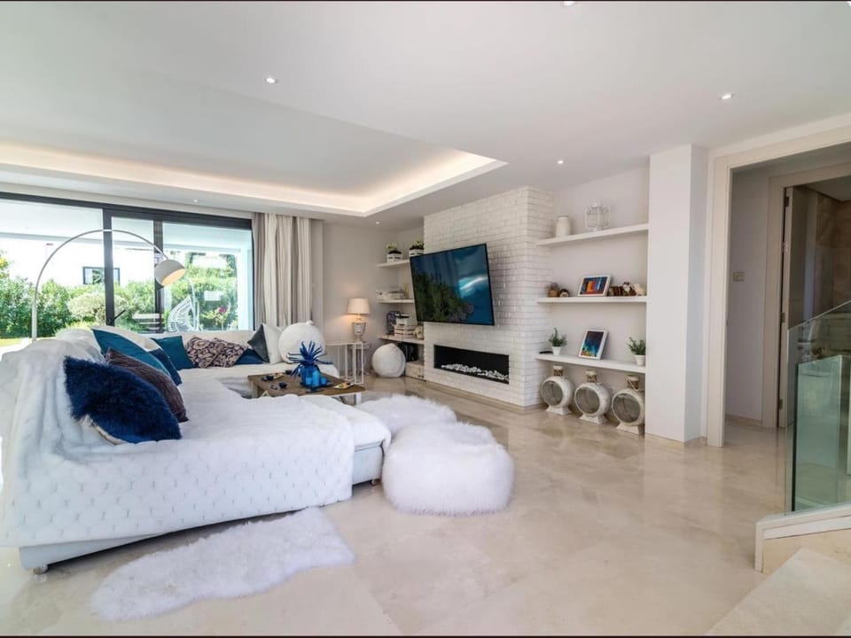 Atalaya Golf Area Marbella Modern Villa Villa in Costa del Sol