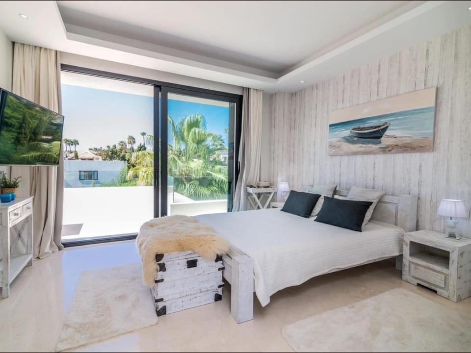 Atalaya Golf Area Marbella Modern Villa Villa in Costa del Sol
