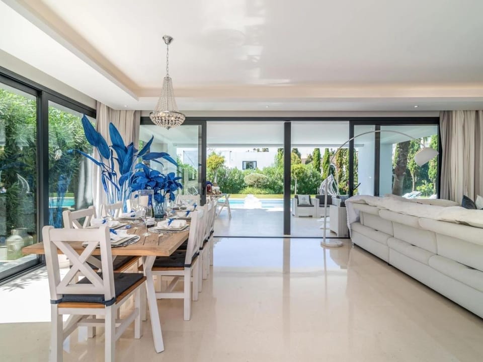 Atalaya Golf Area Marbella Modern Villa Villa in Costa del Sol