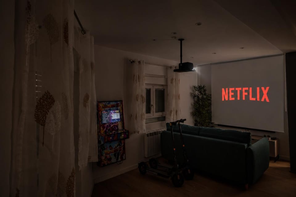 Communal lounge/ TV room, TV and multimedia