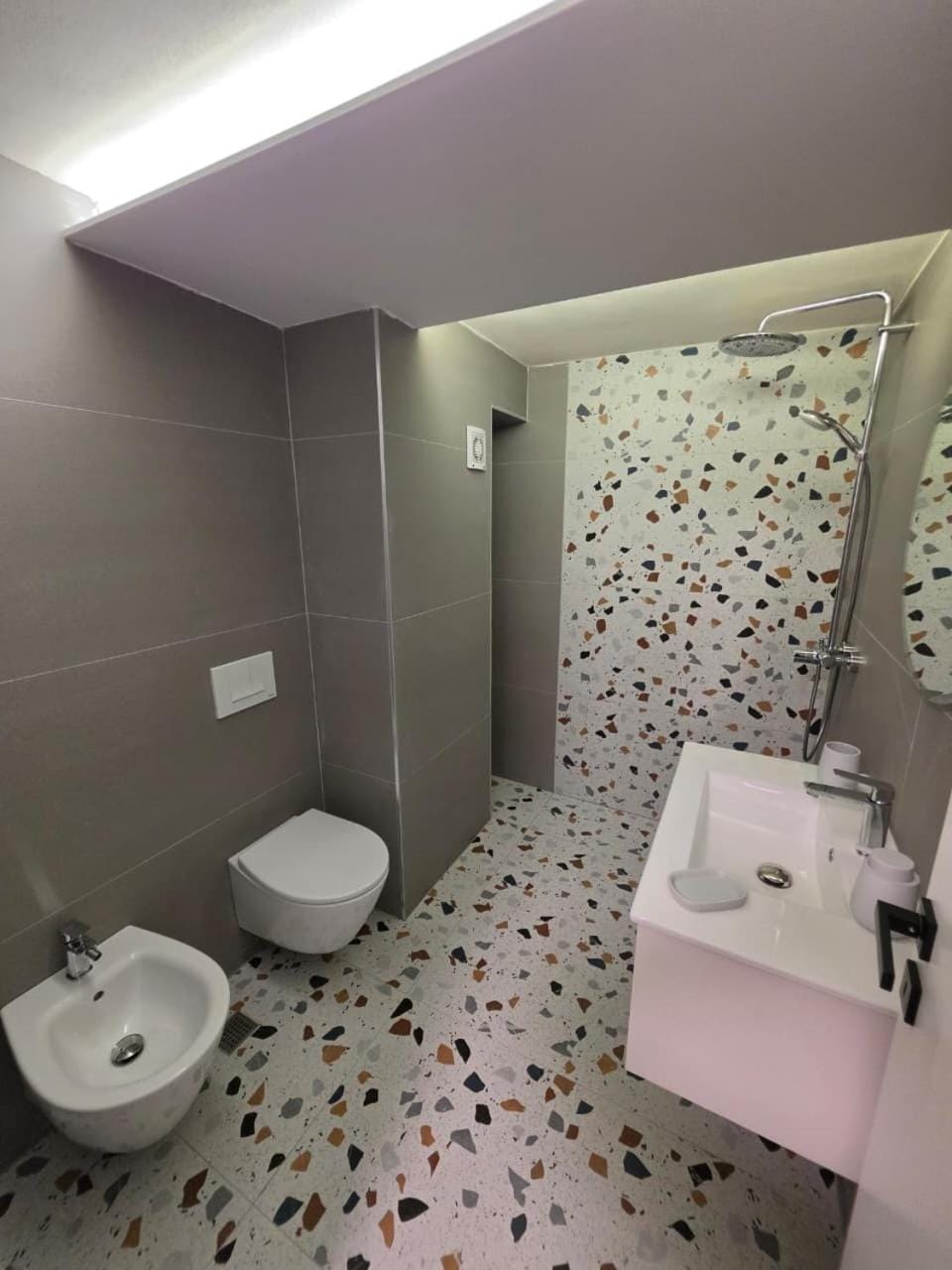 Luxury Seaside Escape 2 - Free Private Parking Apartment in Tirana County, Albania