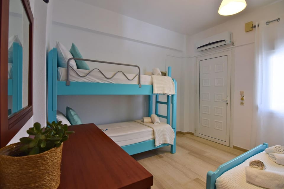 Photo of the whole room, Bedroom, bunk bed, towels, wardrobe, air conditioner