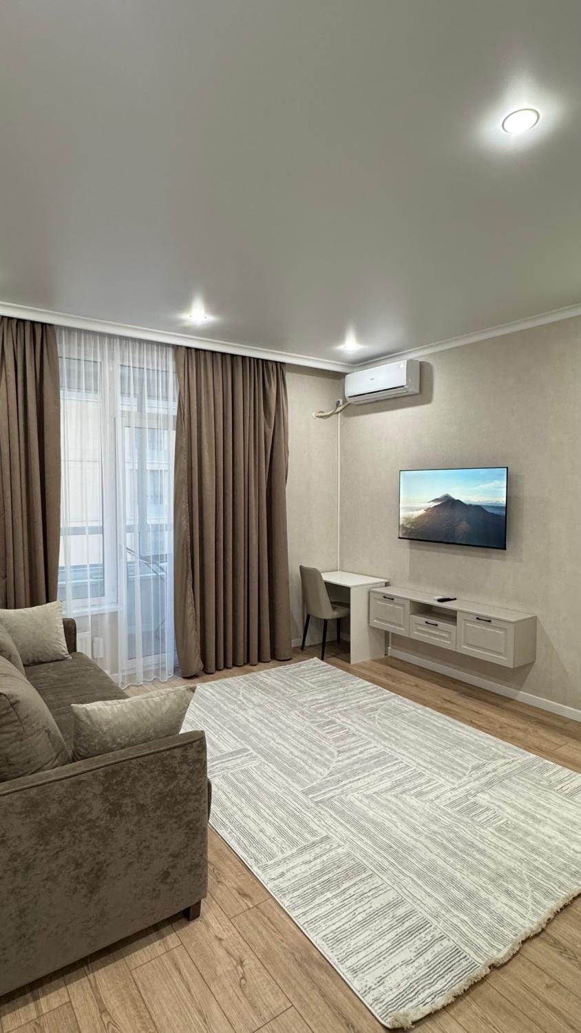 TV and multimedia, Living room, Photo of the whole room, Seating area, air conditioner