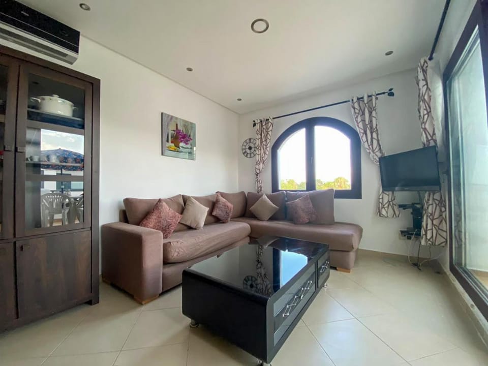 Communal lounge/ TV room, Living room, Seating area