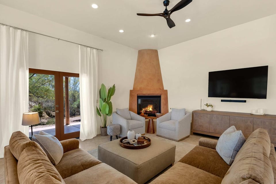 Communal lounge/ TV room, TV and multimedia, Living room, Seating area, Evening entertainment, fireplace