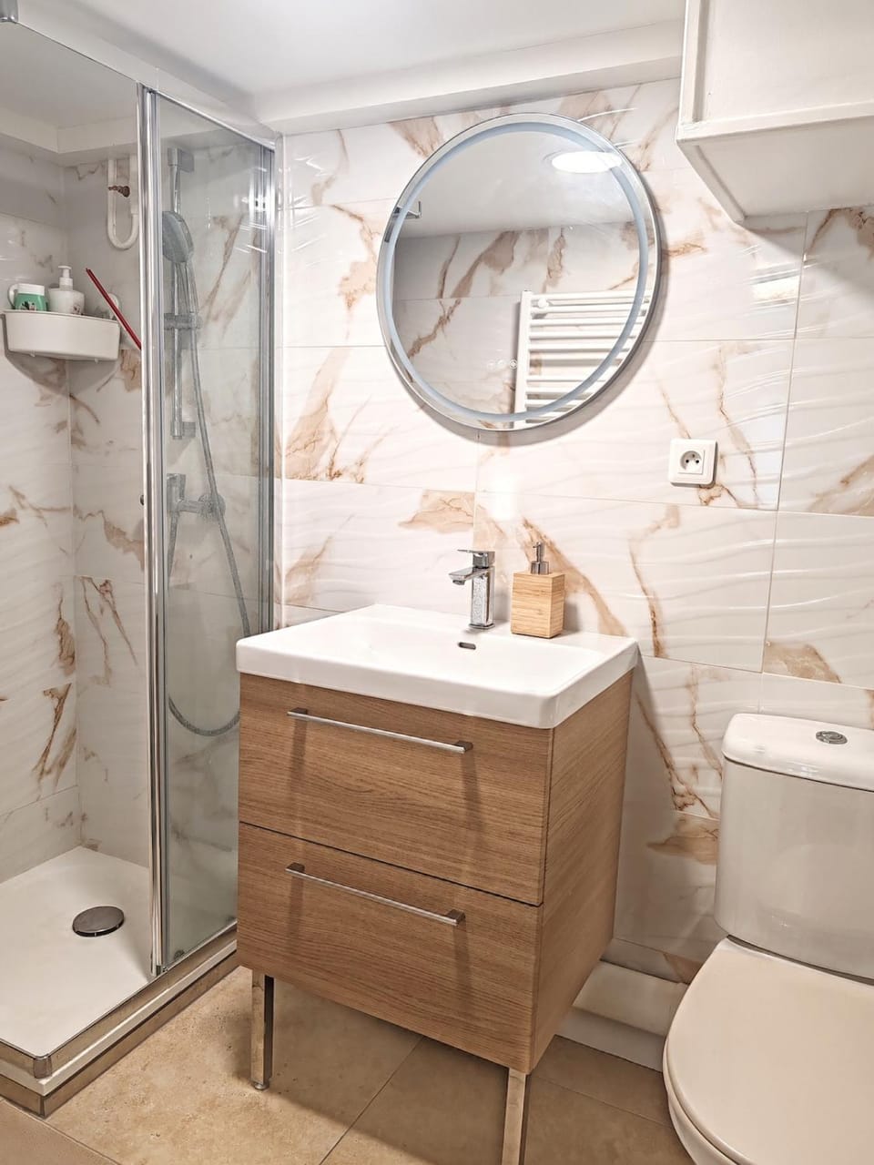 Shower, Toilet
