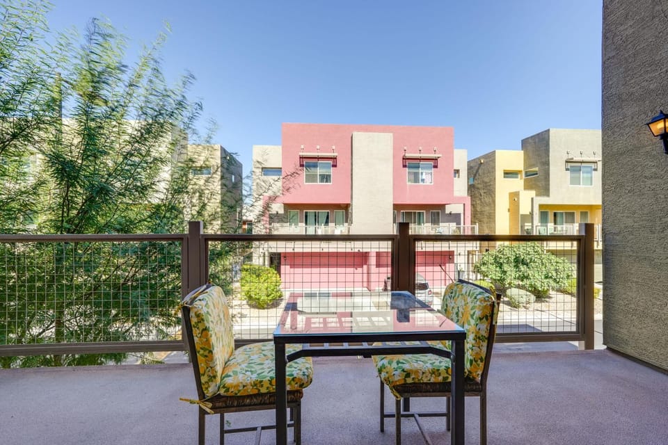 Easy Access to ASU! Extended-Stay Tempe Townhome House in Tempe