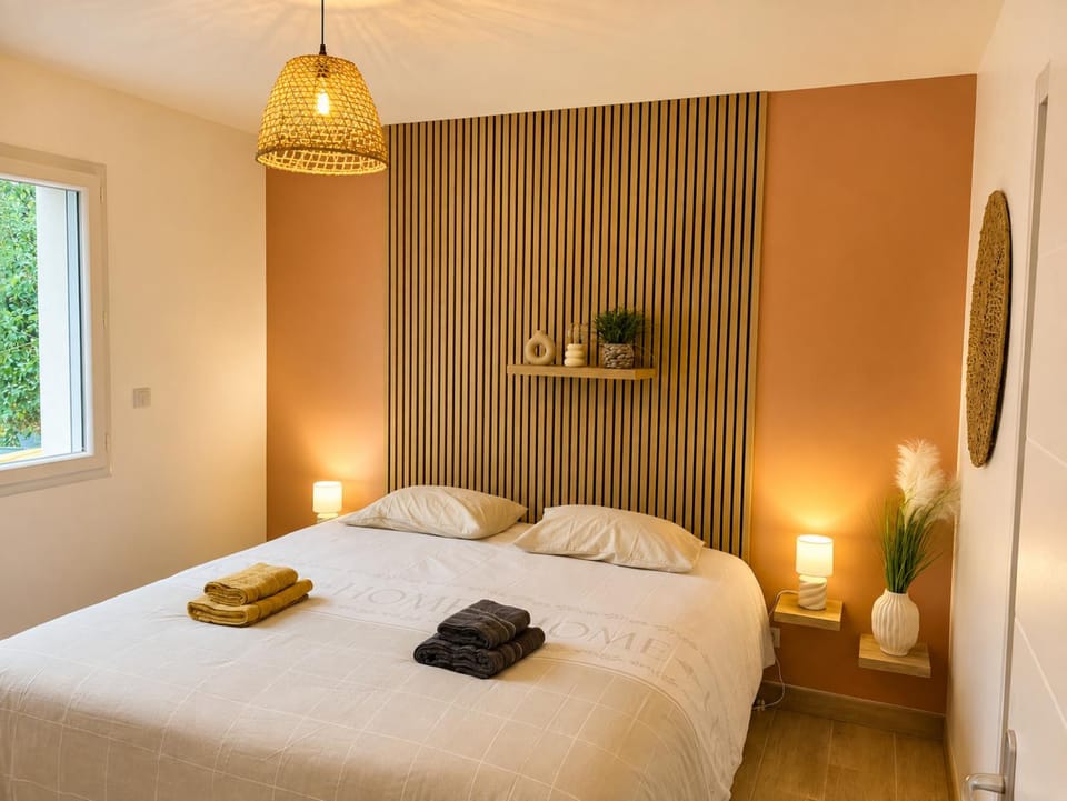 Bed, Bathroom, Photo of the whole room, Bedroom, towels