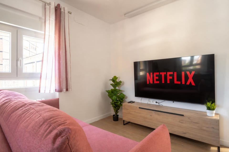 Communal lounge/ TV room, TV and multimedia, Living room, Entertainment