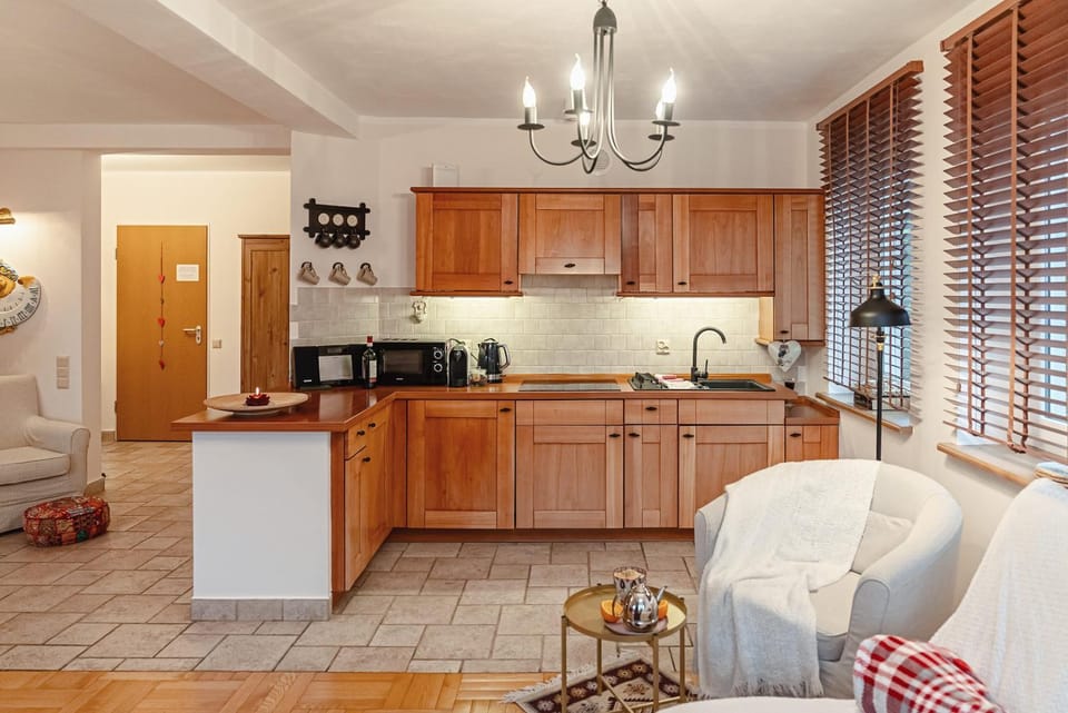 Coffee/tea facilities, minibar, kitchen