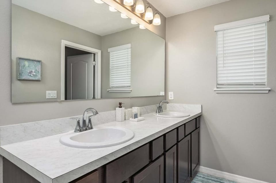 Spacious townhouse with grill & near Magic Kingdom House in Kissimmee