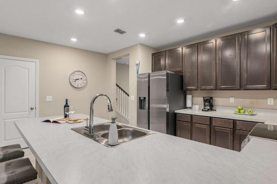 Spacious townhouse with grill & near Magic Kingdom House in Kissimmee