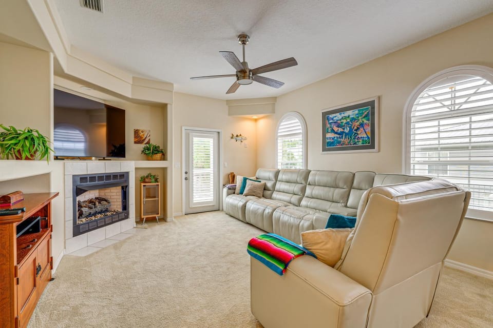 Scallop HQ: 3 Boat Docks and Free Golf Cart! House in Homosassa