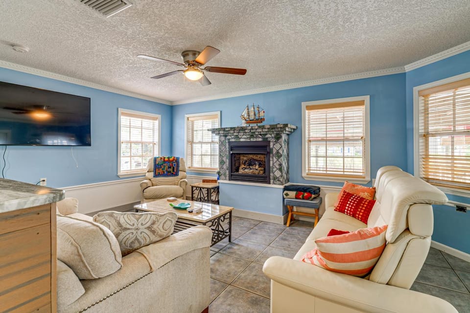 Scallop HQ: 3 Boat Docks and Free Golf Cart! House in Homosassa