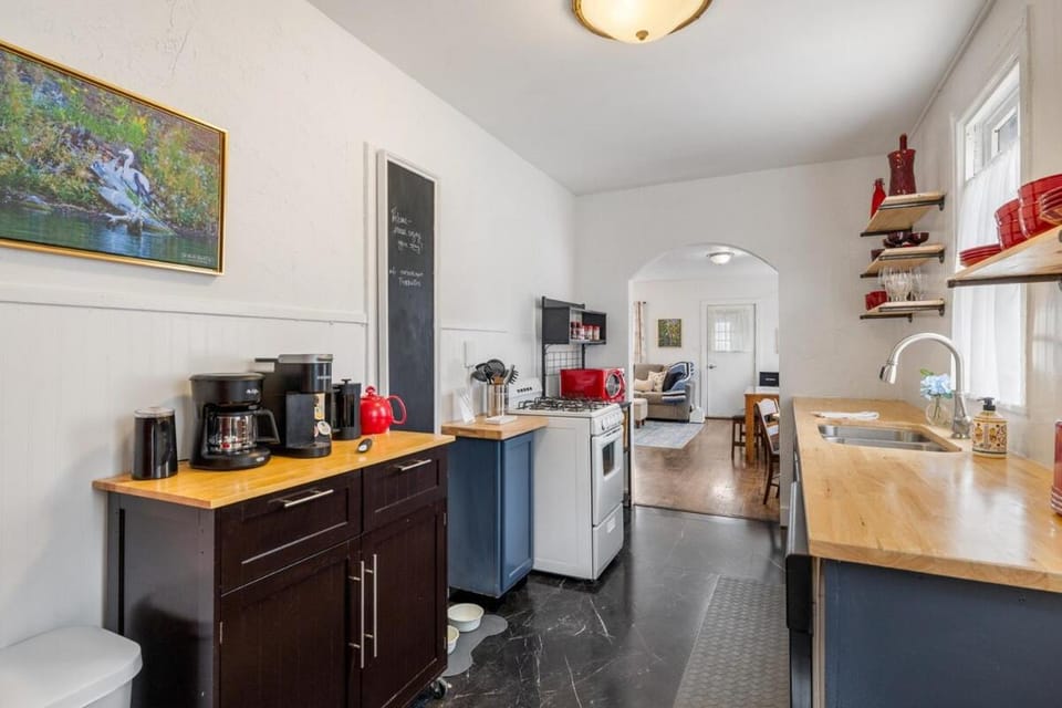 Coffee/tea facilities, kitchen