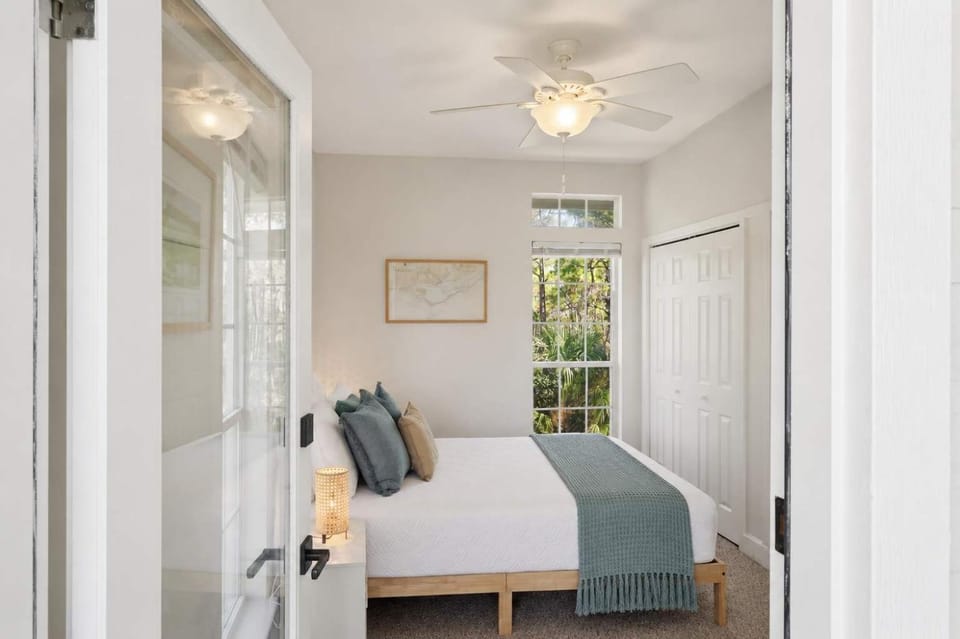 New- Pet Friendly St George Island Sleeps 6 House in Saint George Island