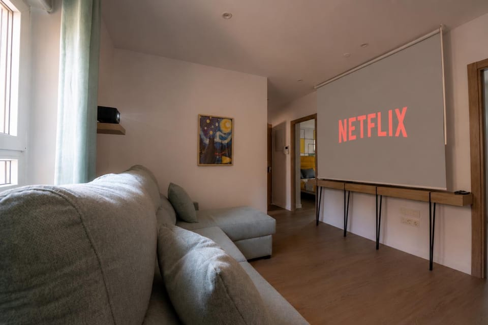 Communal lounge/ TV room, Living room, Evening entertainment