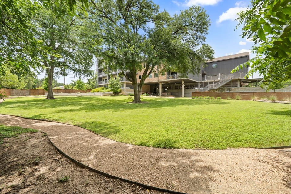 2BR South Congress Condo for 6 Near DT House in South Congress