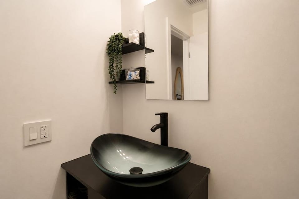 Fort Lauderdale Stylish Home Next Airport & Beach Apartment in Oakland Park