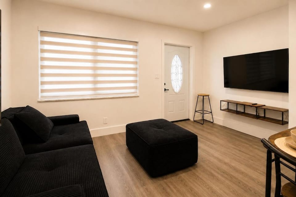 Fort Lauderdale Stylish Home Next Airport & Beach Apartment in Oakland Park