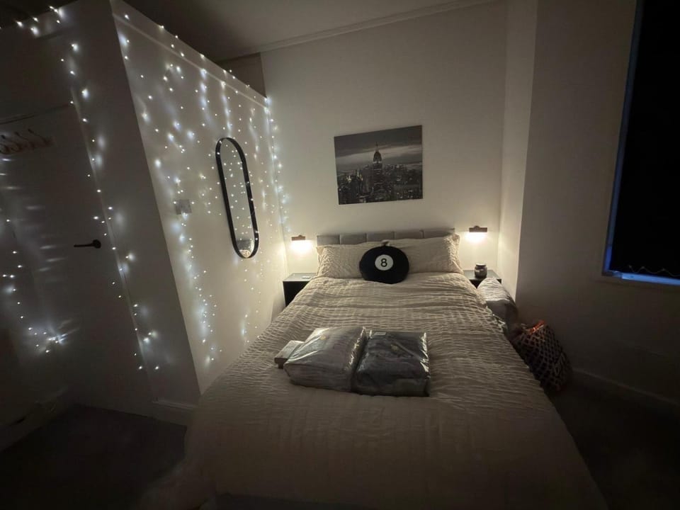Cardiff Central Spacious 1BR Ground Floor Flat Apartment in Cardiff
