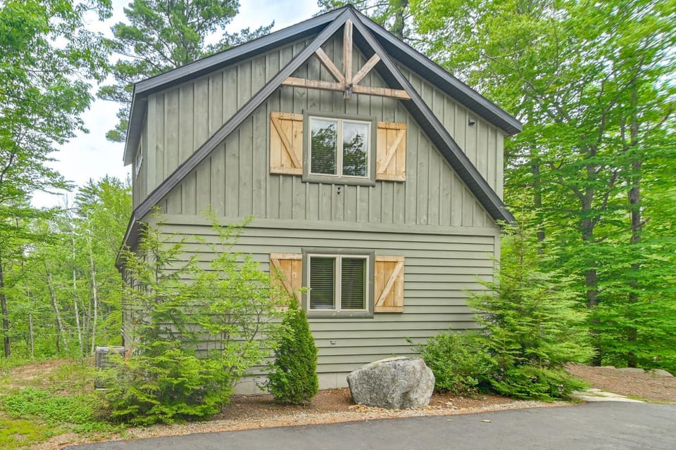 Woodsy + Secluded! Intervale Haven w/ Deck & Patio House in Bartlett