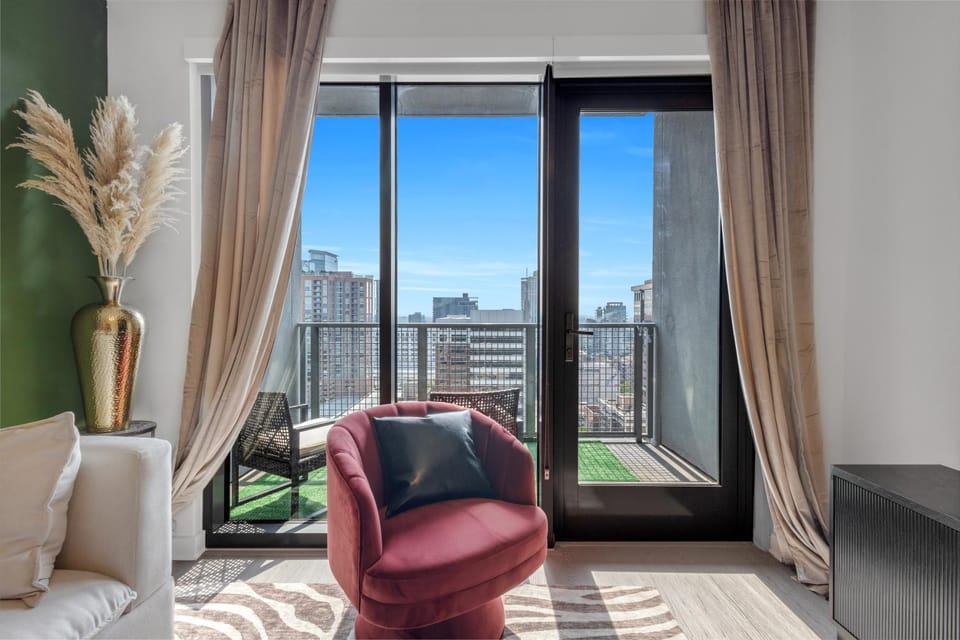 22nd floor Luxury Midtown ATL haven -2mi from MBS & SFA Apartment in Atlanta