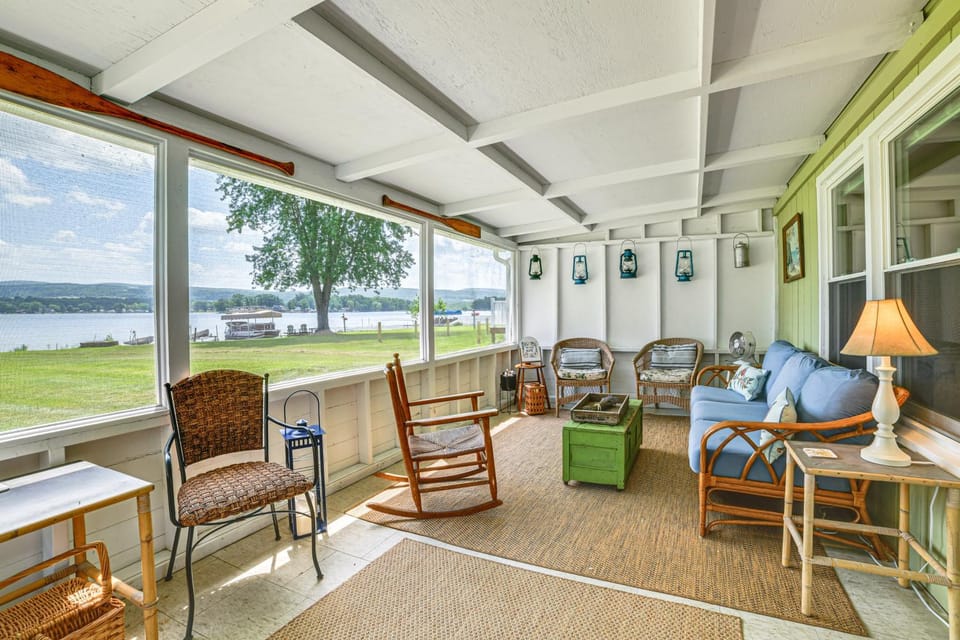 Fire Pit, Private Dock! Lamoka Lake Retreat House in Finger Lakes