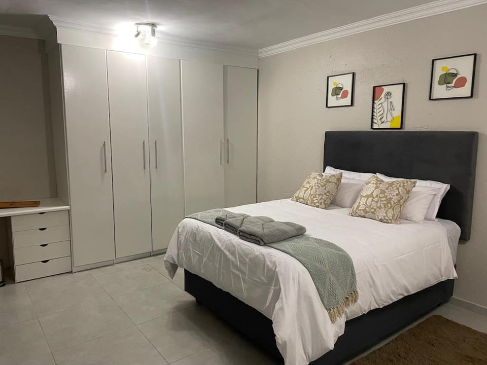 Moonlight Ranch Farm Stay near Hartbeespoort House in Pretoria