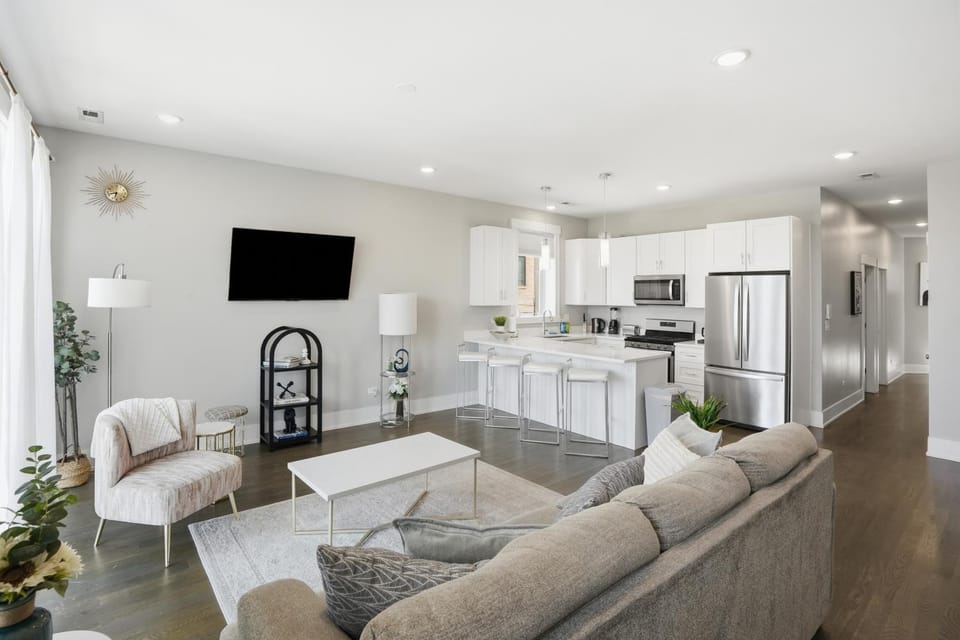 Elegant Oasis 2 bed 2 bath Near Downtown and United Center Apartment in Chicago