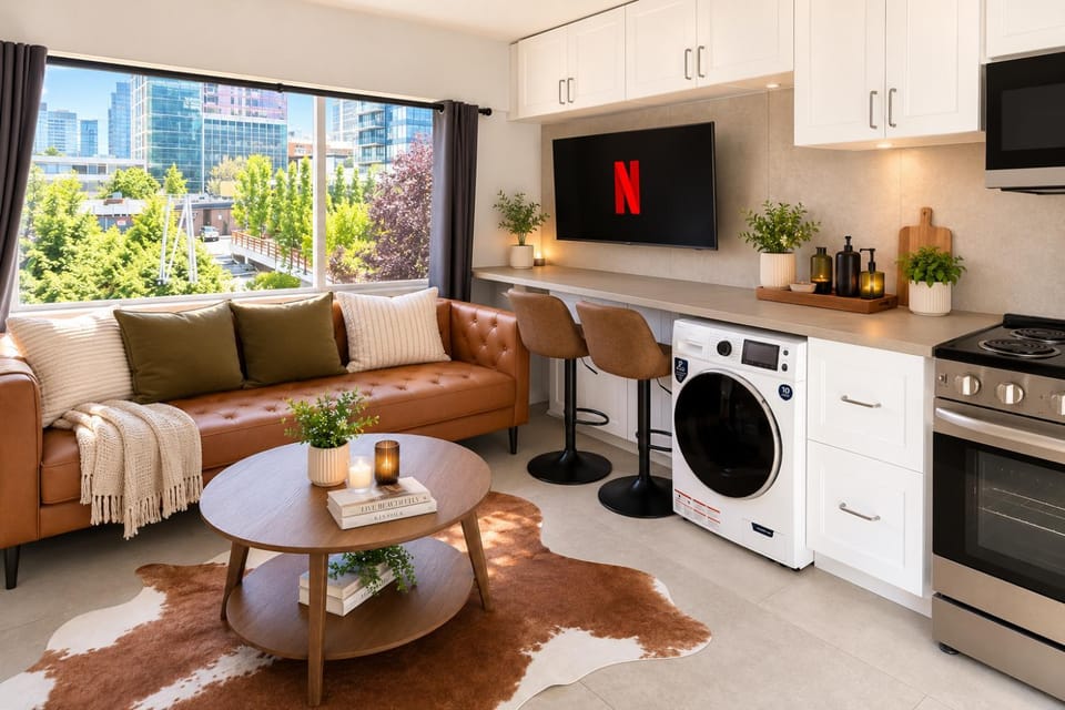 Stylish West End 1BR with 2 Queen Beds Apartment in Vancouver