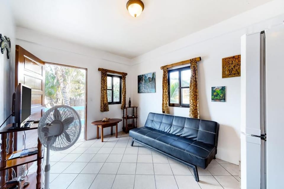 Cozy Suite w WiFi AC Shared Sundeck & Pool - Rooftop with Great Views Apartment in Belize District