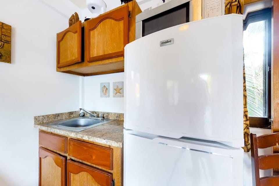 Cozy Suite w WiFi AC Shared Sundeck & Pool - Rooftop with Great Views Apartment in Belize District