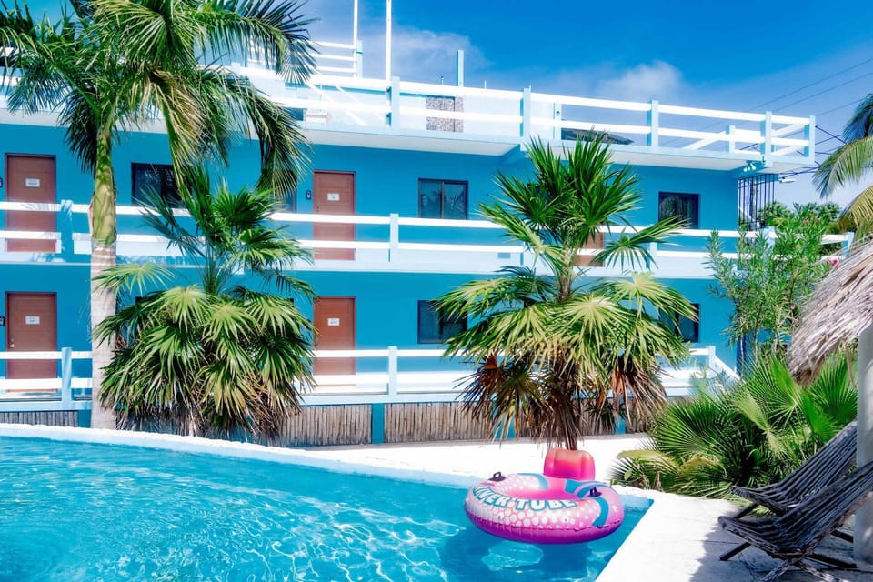 Charming Suite with WiFi AC Shared Pool Grill Area & Rooftop Deck Apartment in Belize District