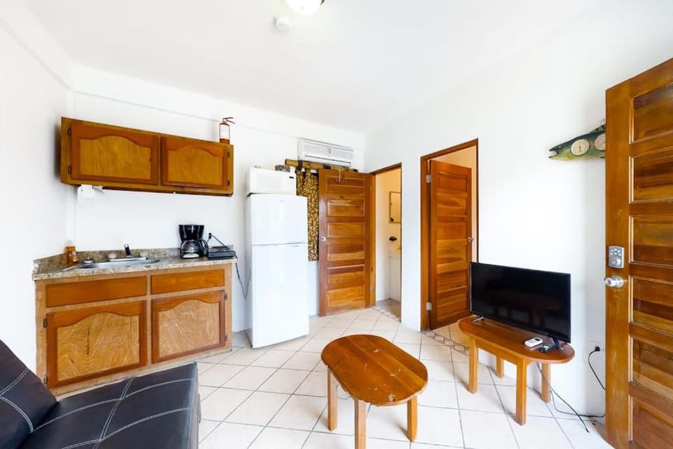 Affordable Suite on Gated Property with Rooftop Deck WiFi AC and Shared Pool Apartment in Belize District