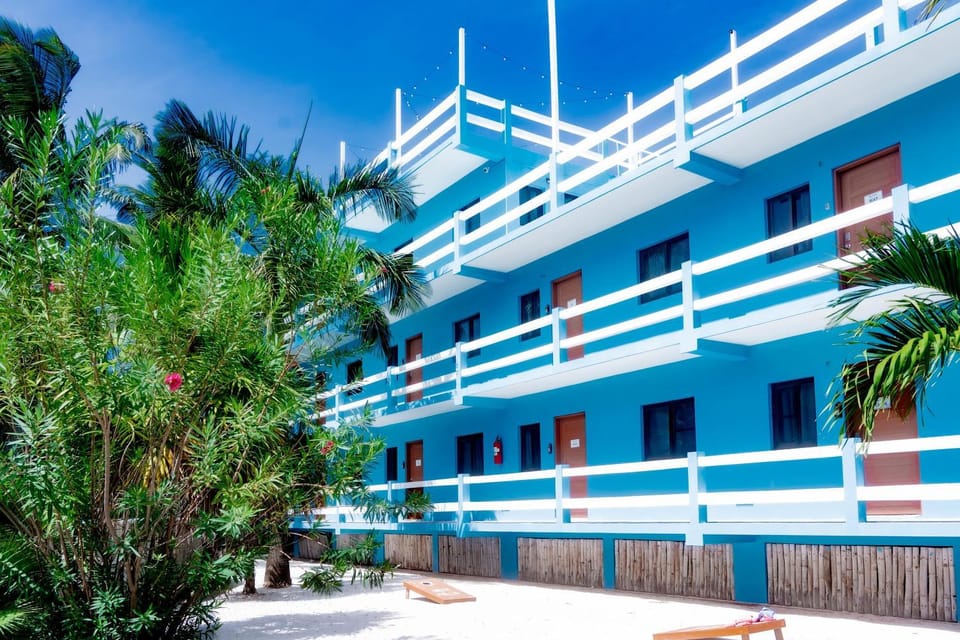 Island Paradise Suite with WiFi Partial AC & Pool Rooftop Patio & BBQ Area Apartment in Belize District