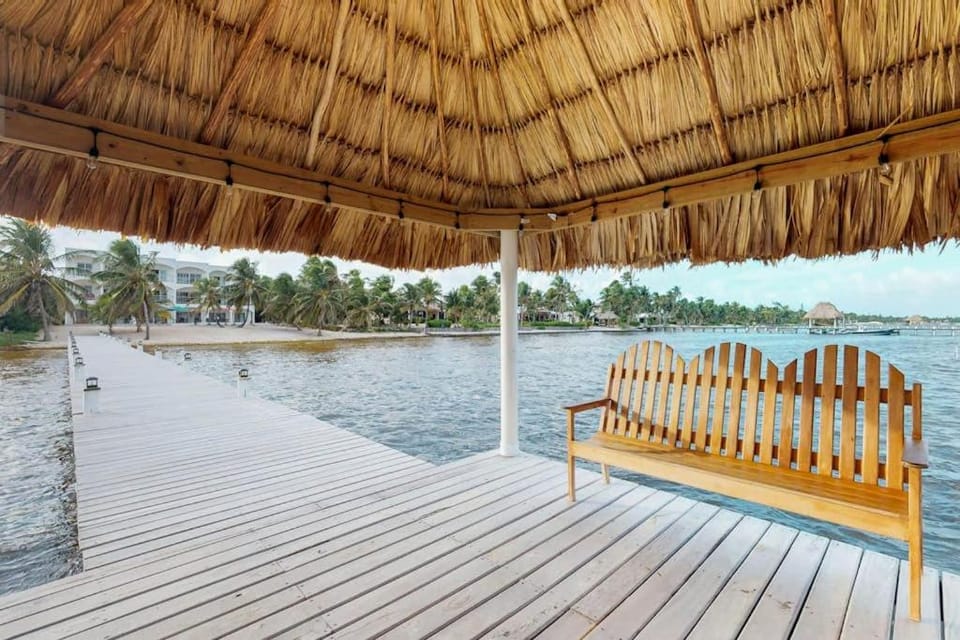 Oceanfront apartment on the beach with great ocean views pool WiFi & AC House in Belize District
