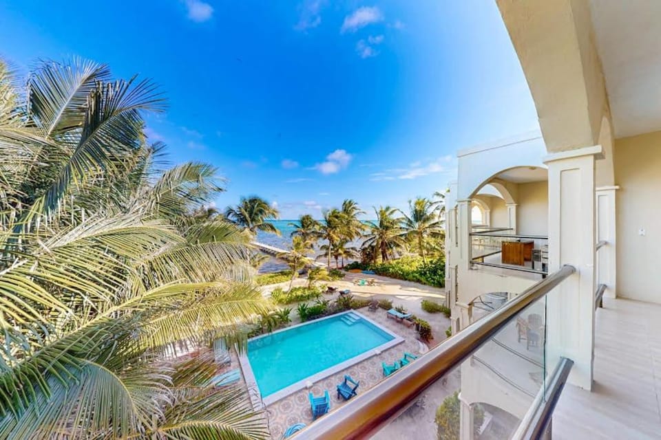 Serene oceanfront condo with shared pool ocean view WiFi & partial AC House in Belize District