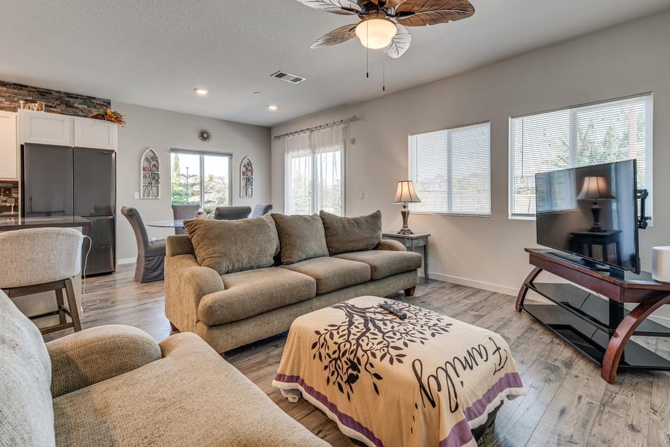 Private Pool & Yard! Family Getaway in Stockton House in Stockton