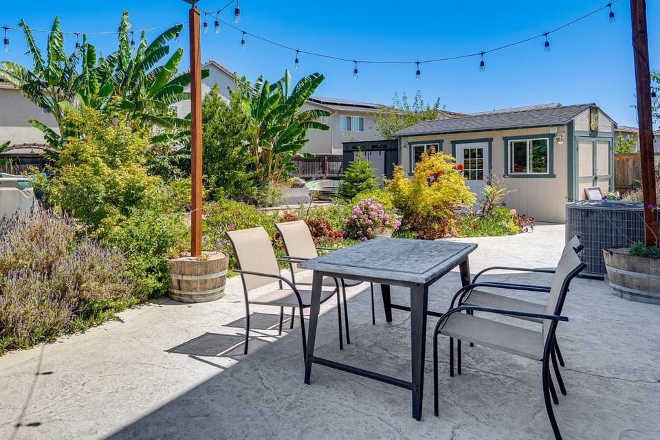 Private Pool & Yard! Family Getaway in Stockton House in Stockton