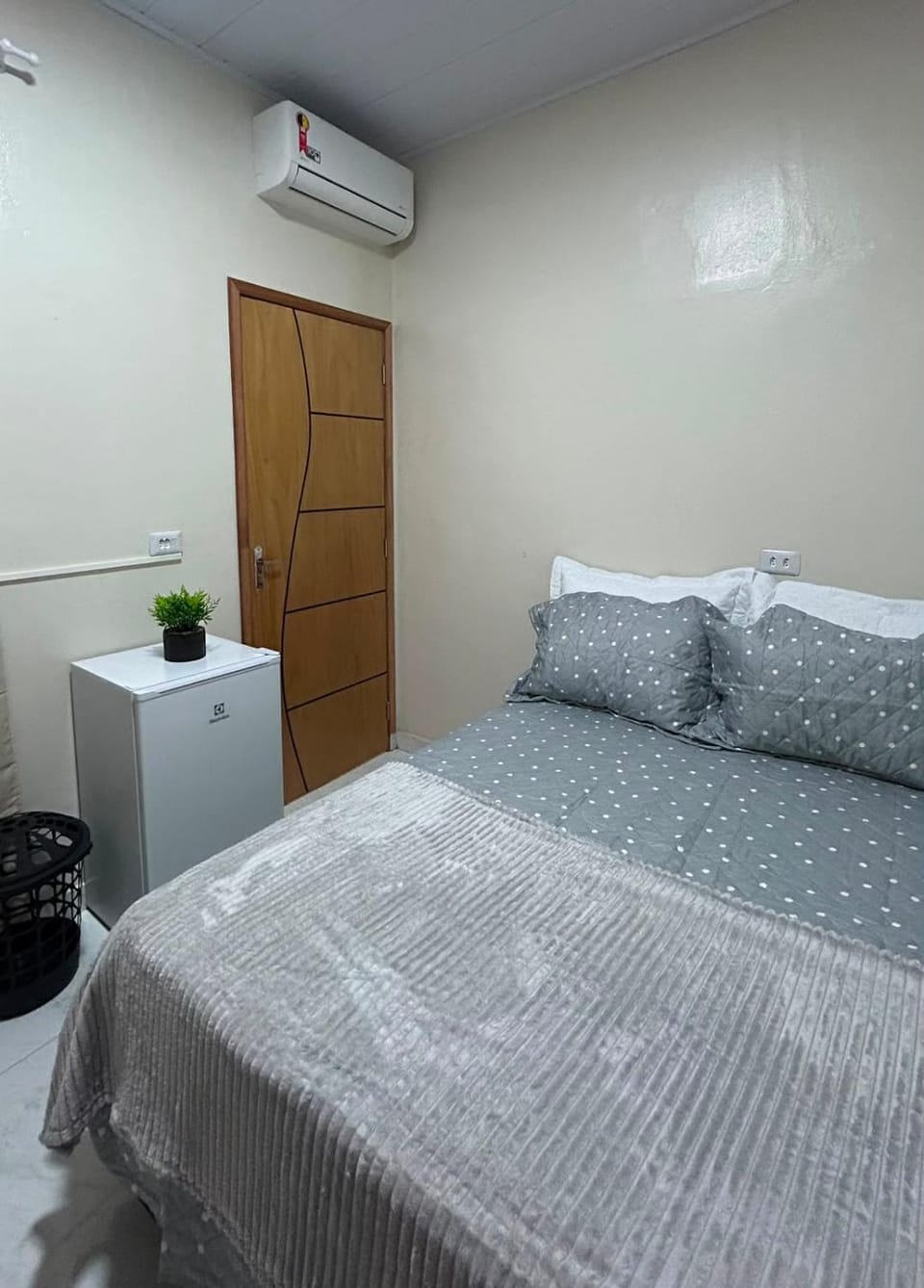 Photo of the whole room, air conditioner
