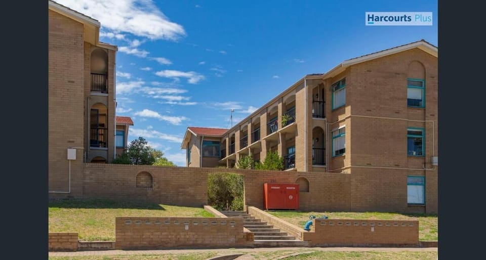 Beach Base Steps from Henley Square Apartment in Adelaide