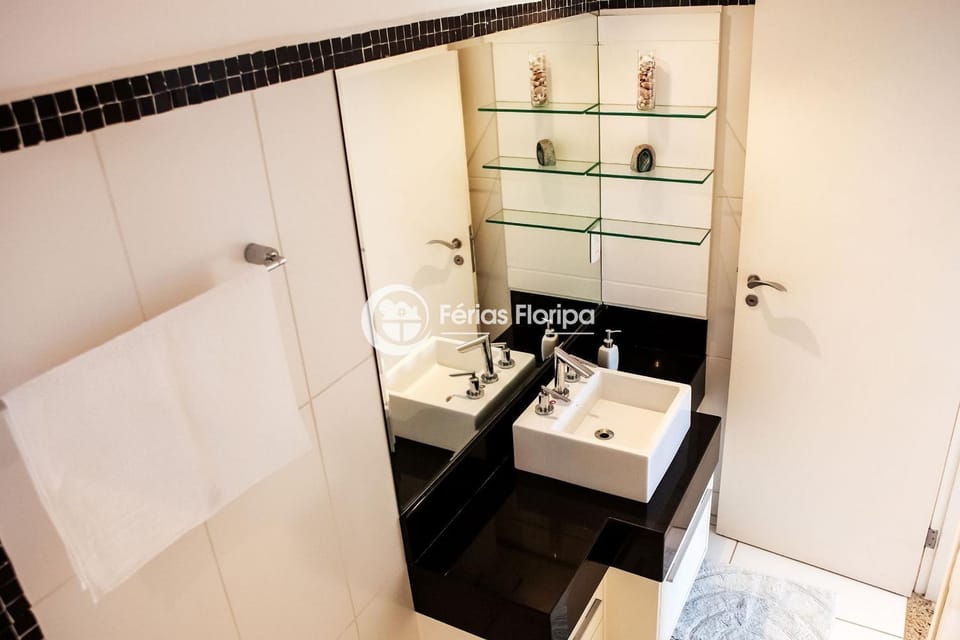 Casa Aconchegante com Quintal Amplo e Piscina em Campeche House in Florianopolis