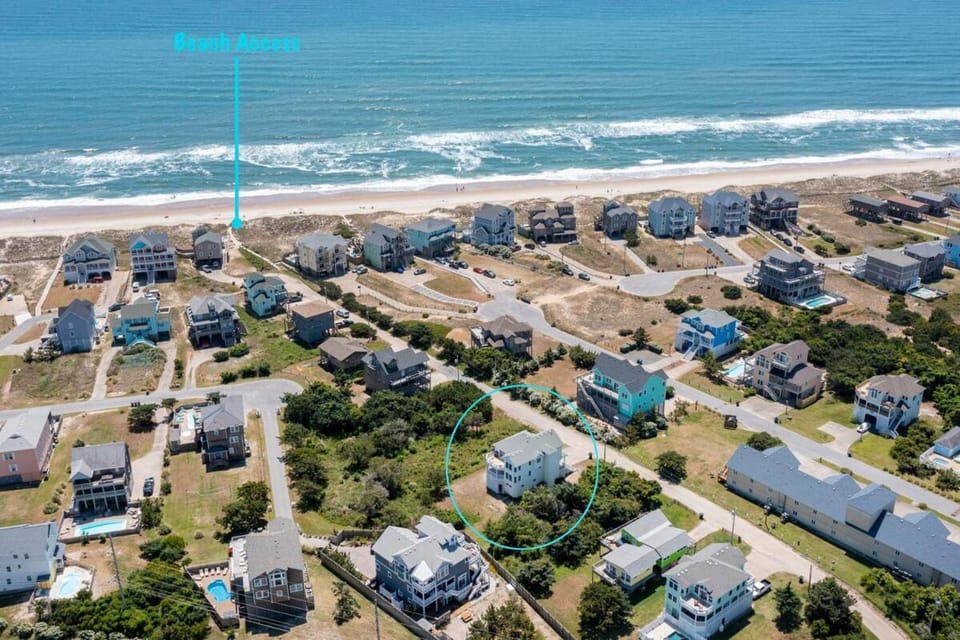 Hatteras Escape, Hot Tub, Elevator, One Min to Beach House in Hatteras Island