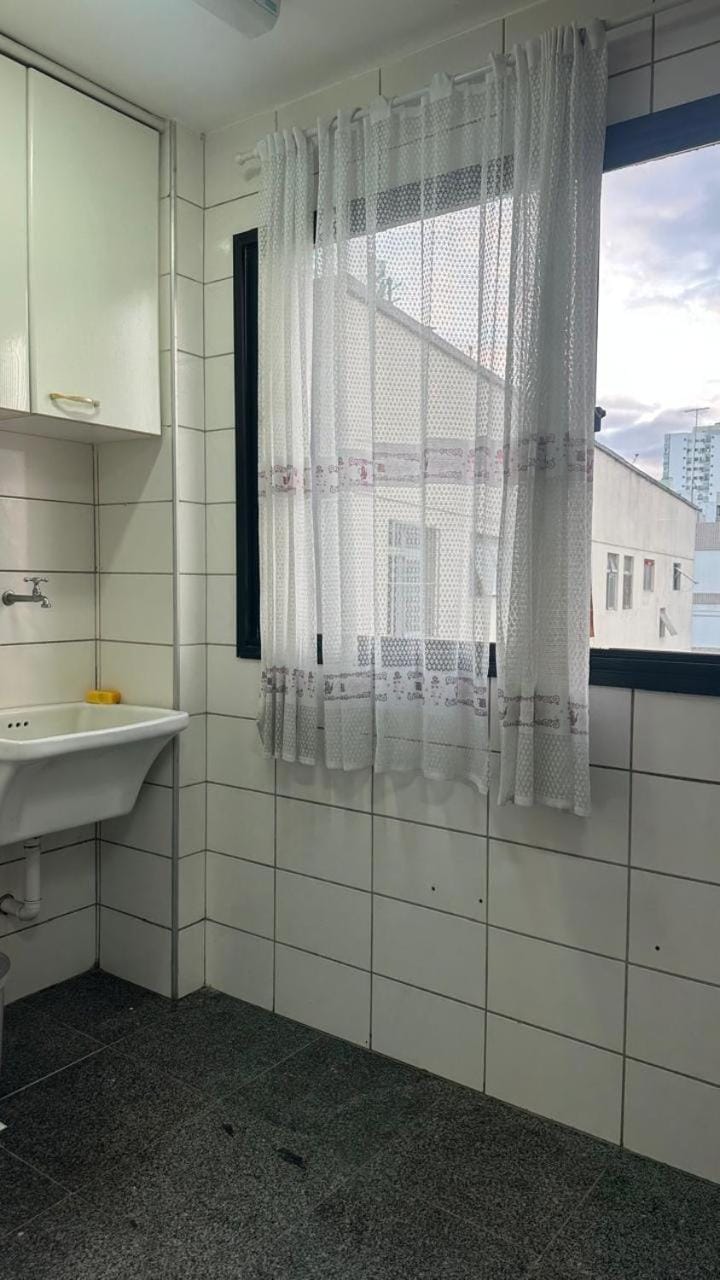 Excelente Apto Pé na Areia na Av Praiana, proximo a Republica dos Pães, Suíte, Bem Ventilado Apartment in Guarapari