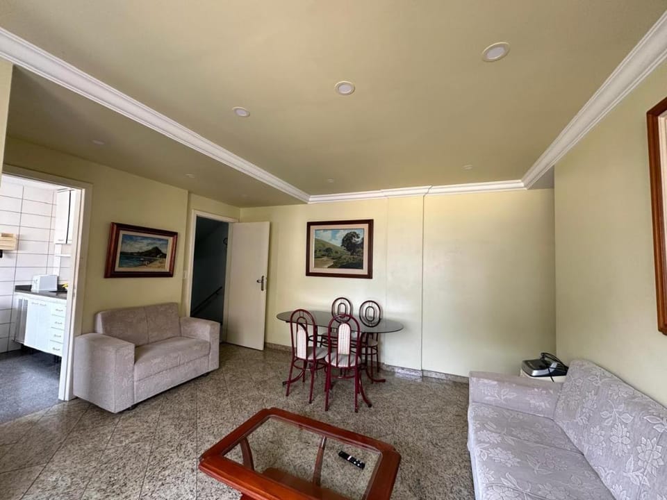 Excelente Apto Pé na Areia na Av Praiana, proximo a Republica dos Pães, Suíte, Bem Ventilado Apartment in Guarapari