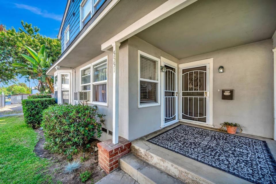 charming apartment with backyard in prime location Apartment in Sherman Oaks