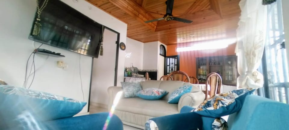 Communal lounge/ TV room, TV and multimedia, air conditioner