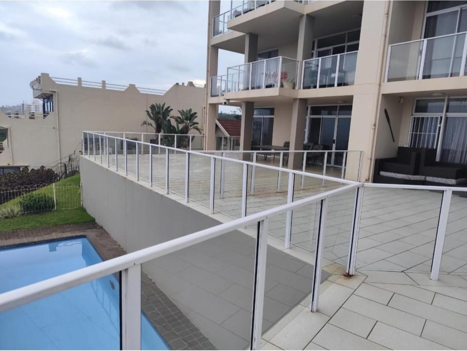 Sea Breeze Retreat Ocean View Manaba Beach Apartment in Margate