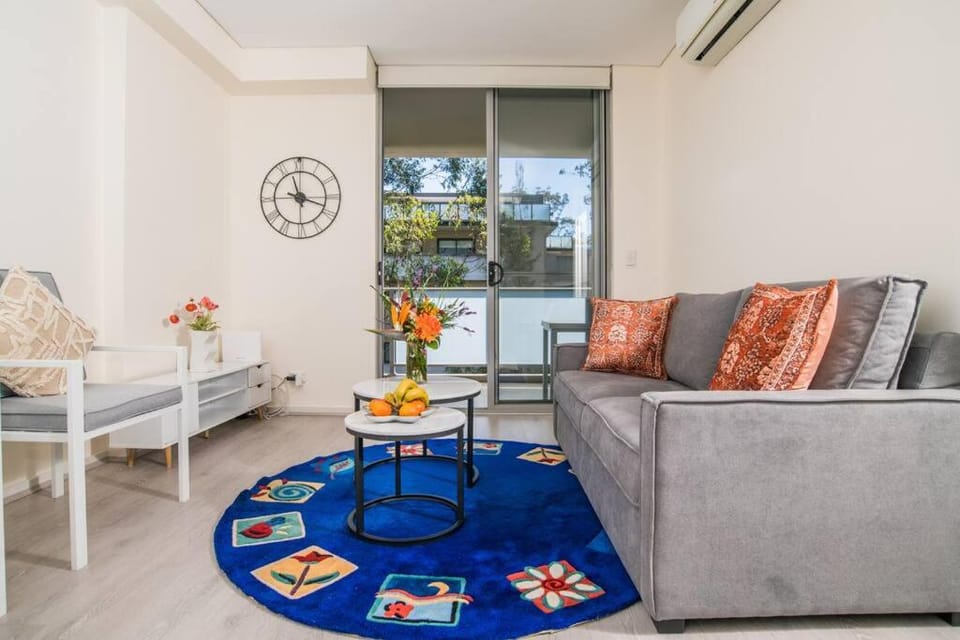Lovely 1 bed apartment at Turrumurra with parking Apartment in Sydney